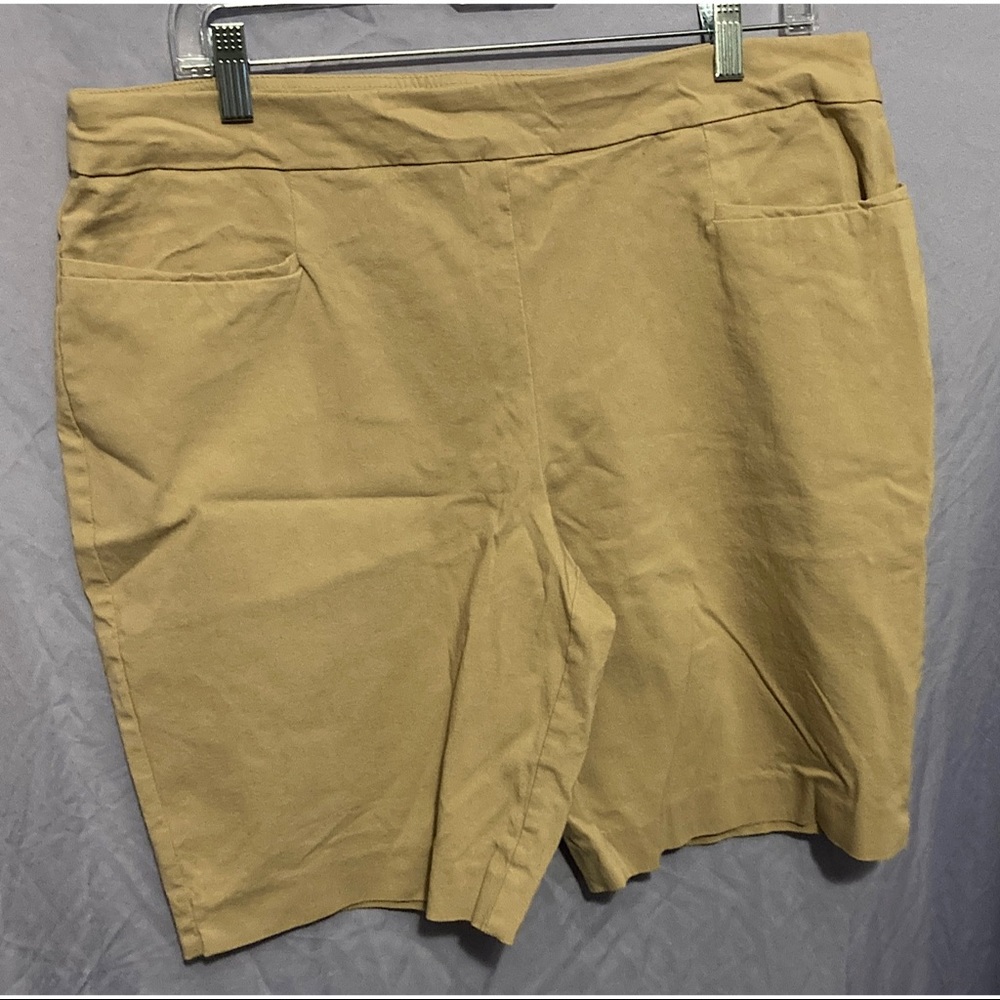 🔥 Size XL 16/18 Time & Tru Khaki Shorts Very Stretchy
